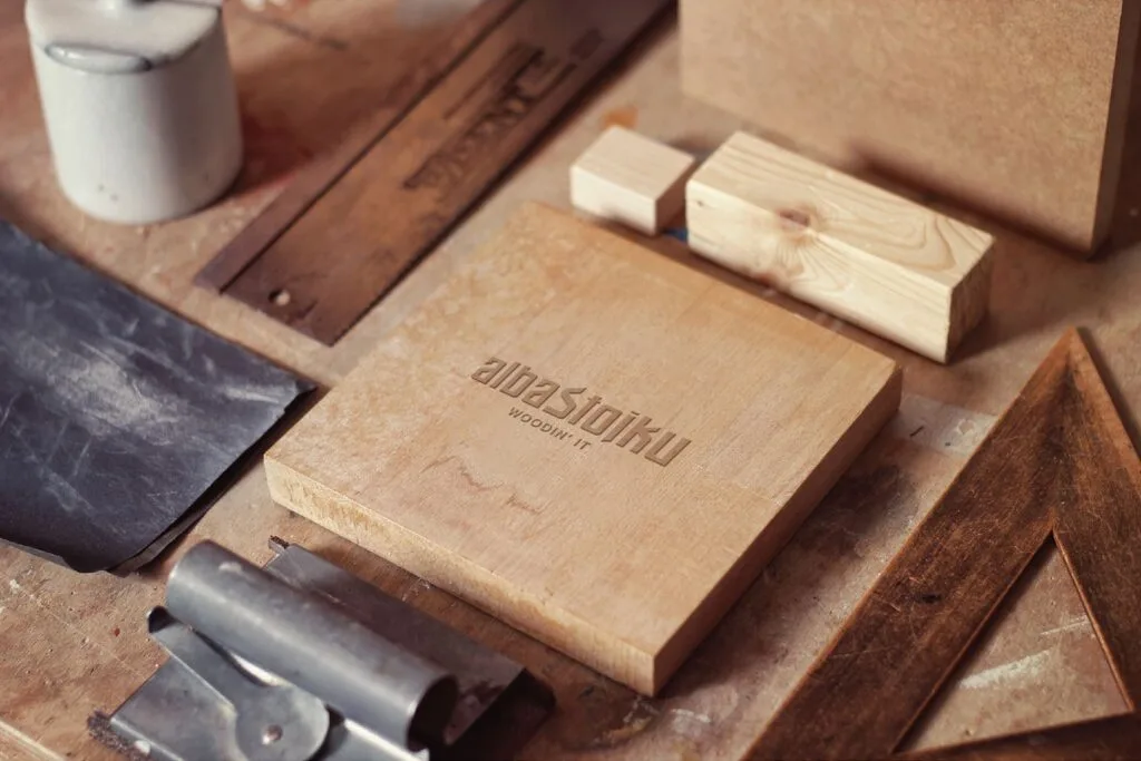 Albastojku wood texture branding presentation by Influneti